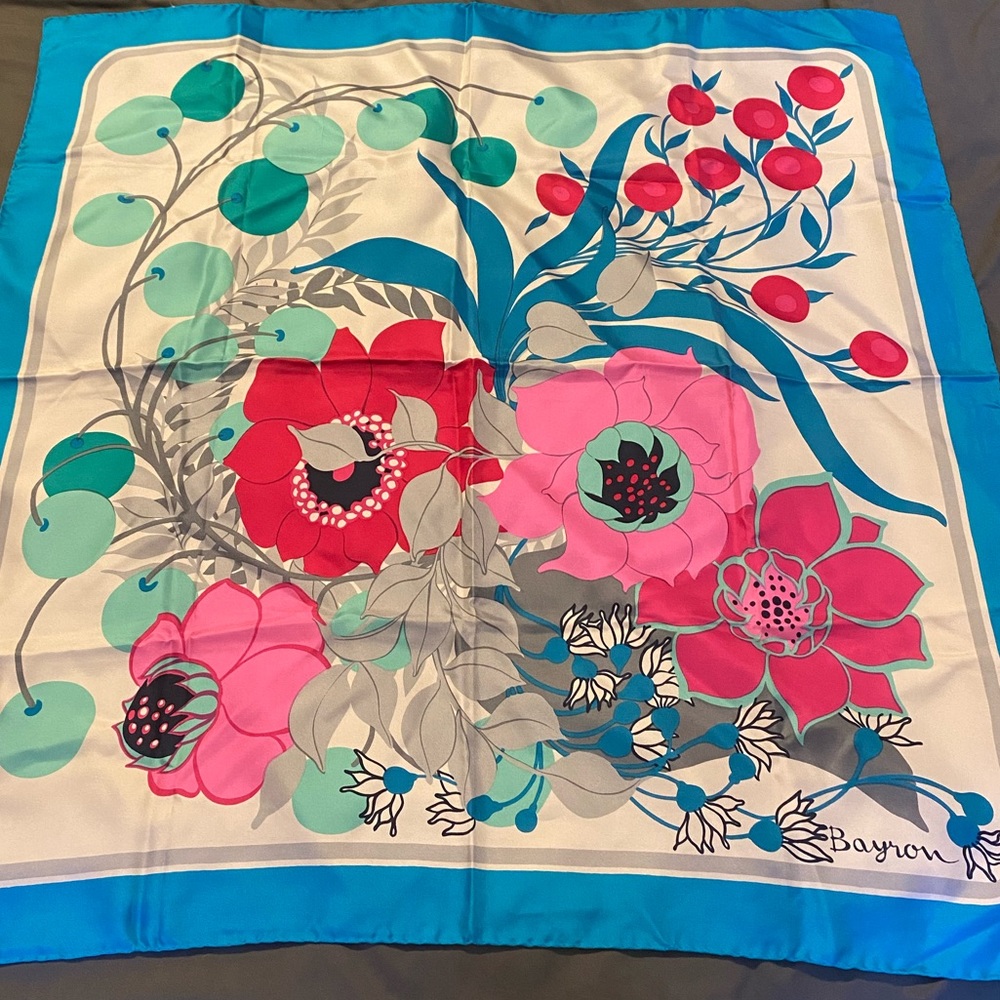 Beautiful vintage Bayron scarf! Excellent condition.